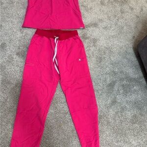 Figs Women's Pink Scrub Set